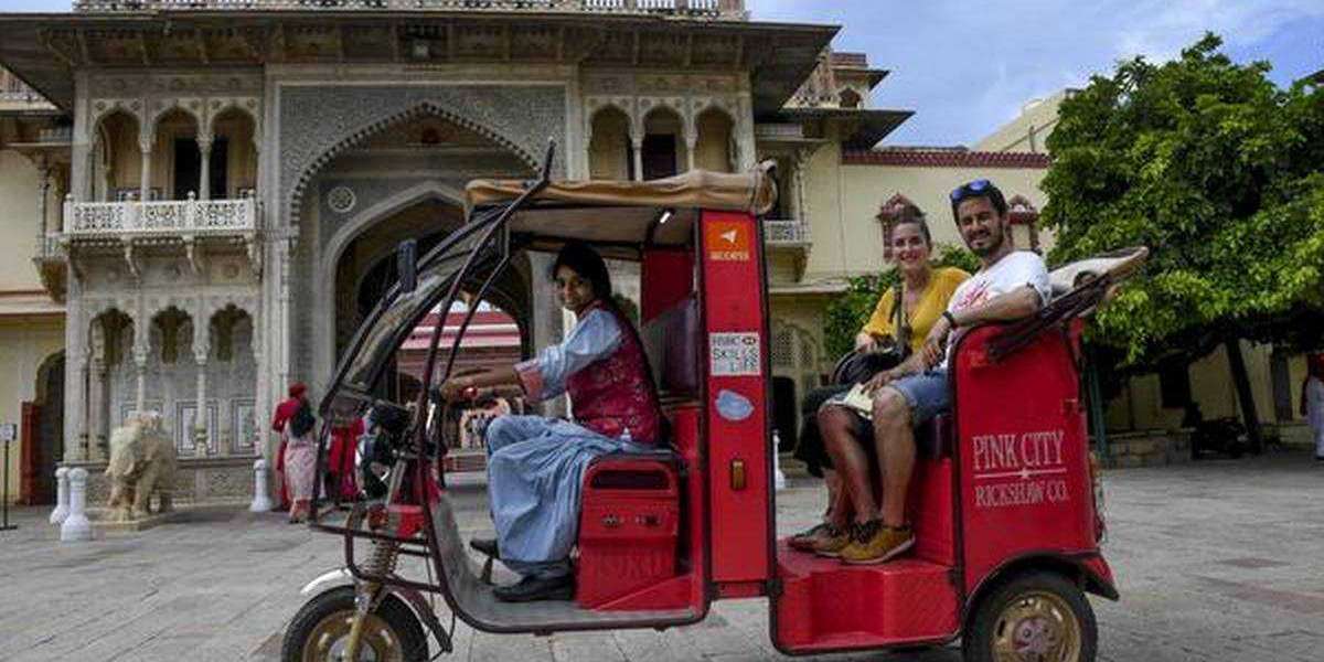 Make a eco-friendly tour in the "Pink City" of India